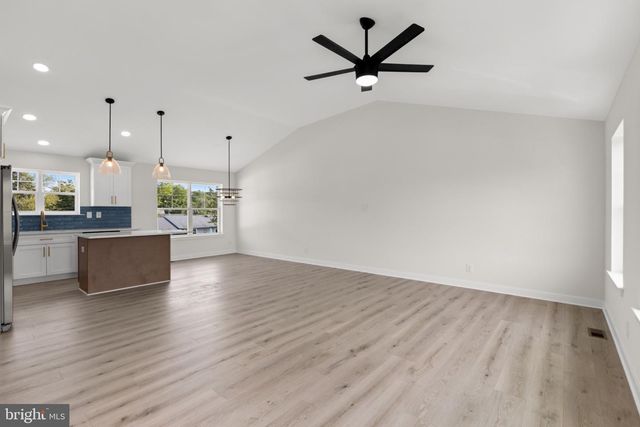 189 MONMOUTH AVE, West Deptford, NJ 08086