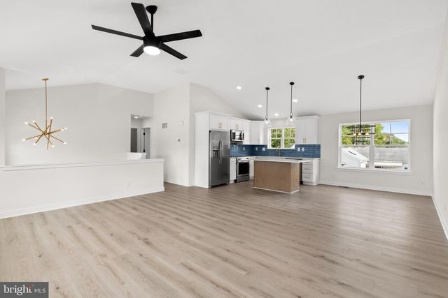 189 MONMOUTH AVE, West Deptford, NJ 08086