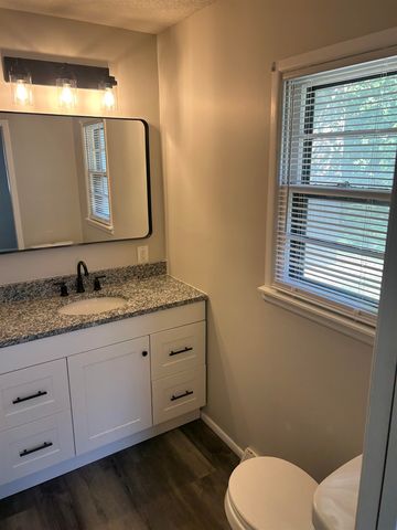 1300 S Fieldcrest St, Wichita, KS 67209