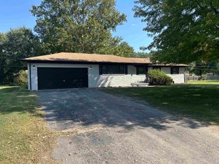 1300 S Fieldcrest St, Wichita, KS 67209