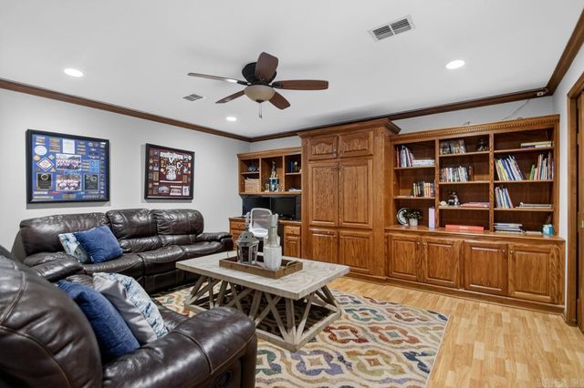 1145 Cambridge Circle, Benton, AR 72019