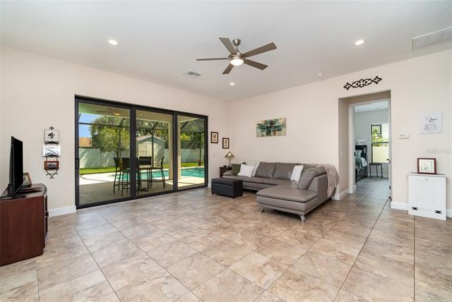 3137 SE 8TH AVENUE, Cape Coral, FL 33904