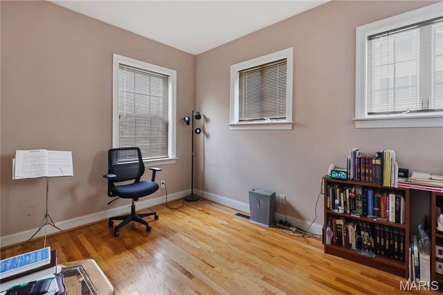 6023 Maple Avenue, St Louis, MO 63112