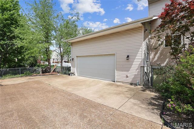 6023 Maple Avenue, St Louis, MO 63112