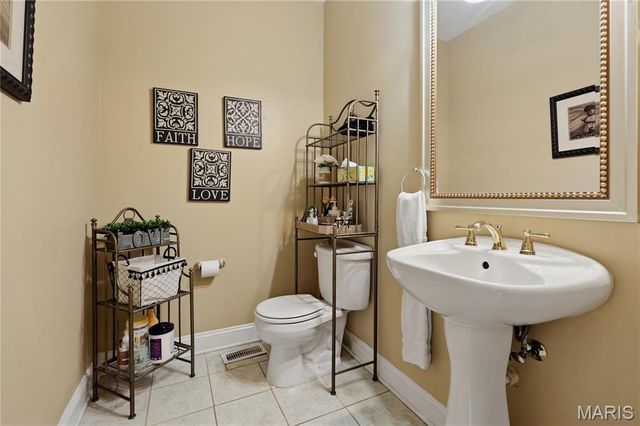 6023 Maple Avenue, St Louis, MO 63112