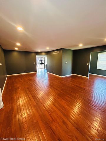 2335 Pebble Creek Drive N, Flint Charter Township, MI 48433