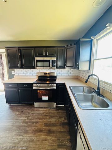 2335 Pebble Creek Drive N, Flint Charter Township, MI 48433