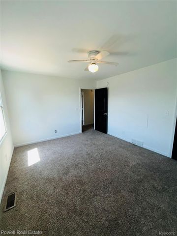 2335 Pebble Creek Drive N, Flint Charter Township, MI 48433