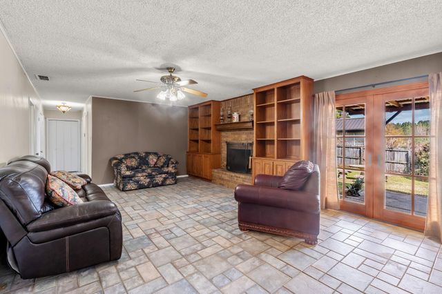 628 Pelphrey DR, Longview, TX 75604