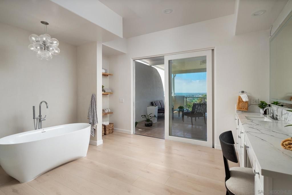 Image 20 of property listing at 7402 Cadencia St, Carlsbad, CA 92009