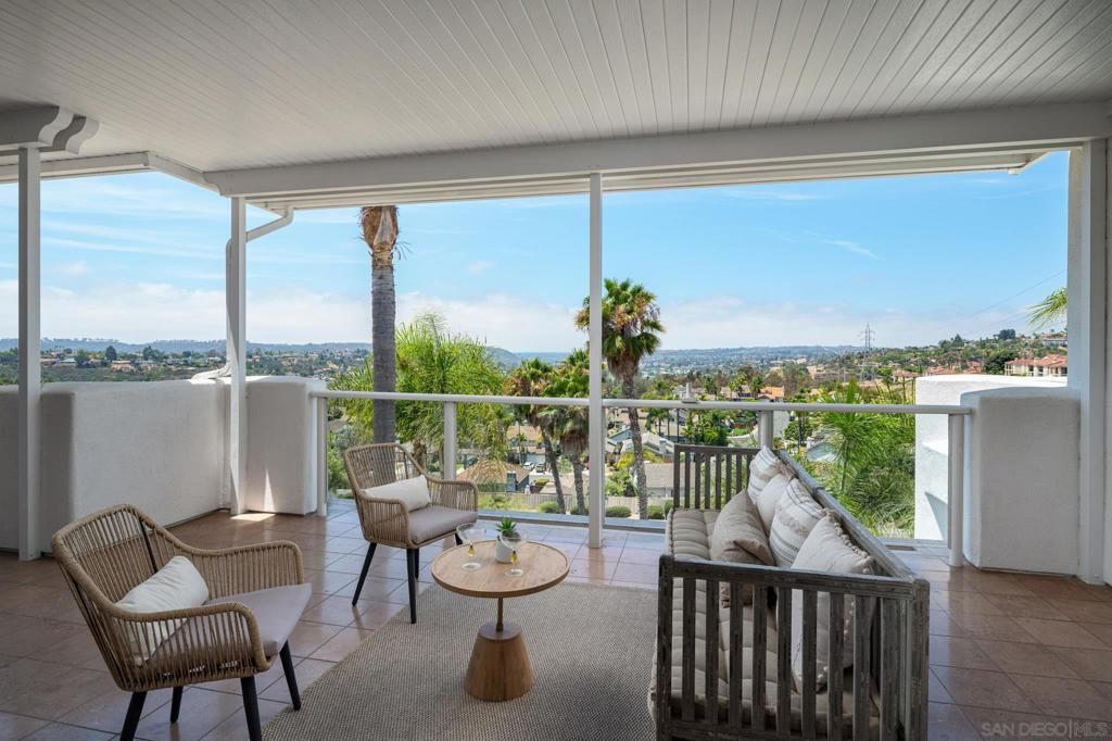 Image 24 of property listing at 7402 Cadencia St, Carlsbad, CA 92009