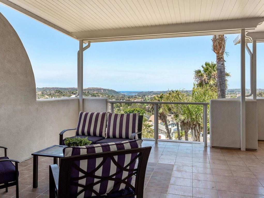 Image 27 of property listing at 7402 Cadencia St, Carlsbad, CA 92009