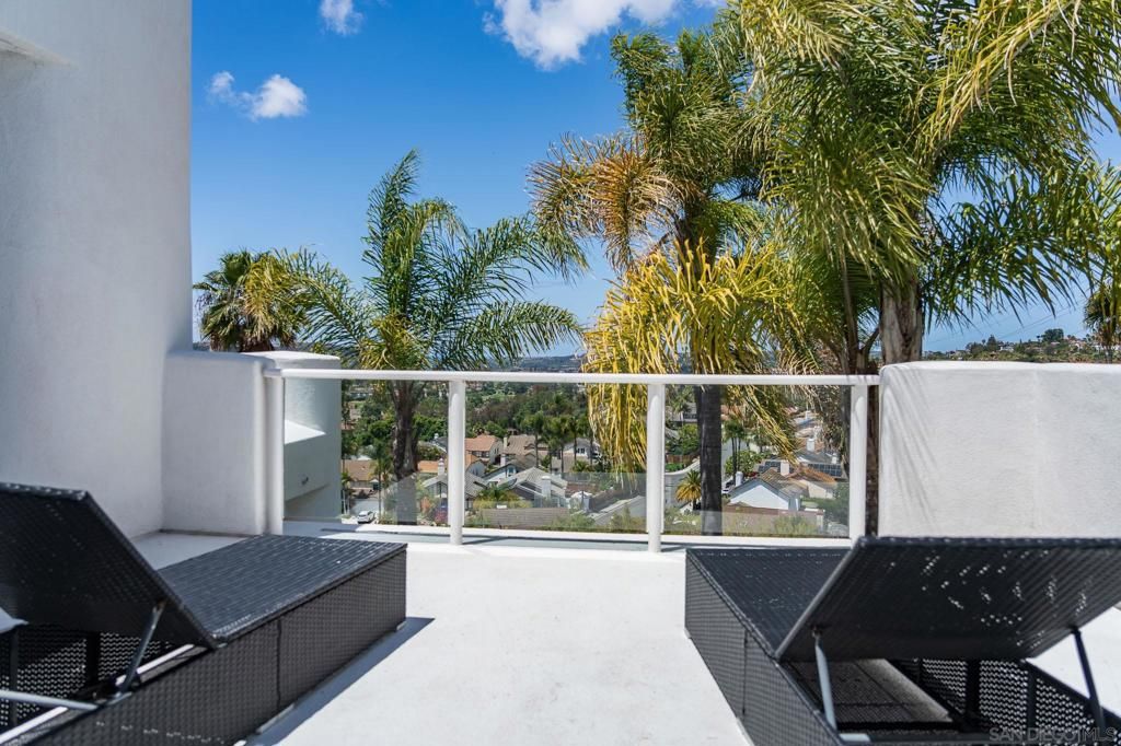 Image 30 of property listing at 7402 Cadencia St, Carlsbad, CA 92009
