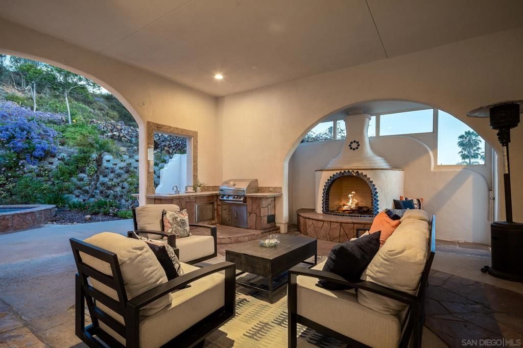 Image 36 of property listing at 7402 Cadencia St, Carlsbad, CA 92009