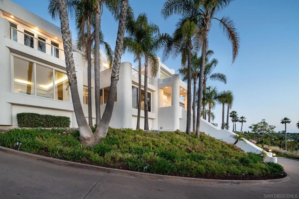Image 38 of property listing at 7402 Cadencia St, Carlsbad, CA 92009