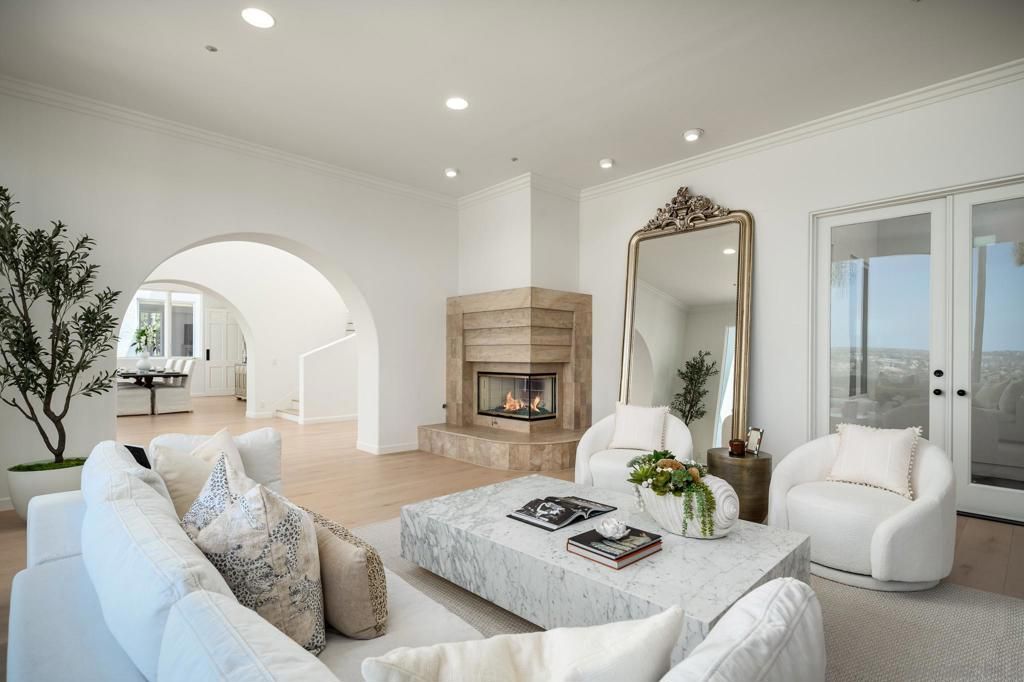 Image 7 of property listing at 7402 Cadencia St, Carlsbad, CA 92009
