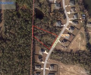 1611 Hollow Point Dr, Cantonment, FL 32533