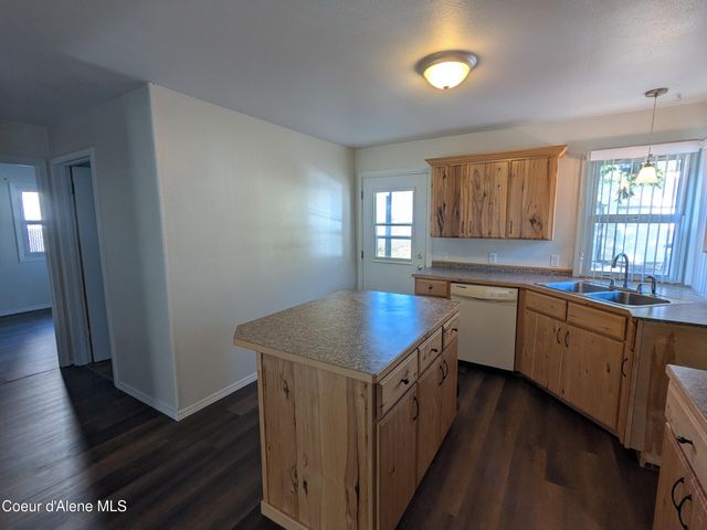 6 Maple AVE, Pinehurst, ID 83850