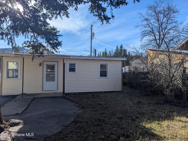 6 Maple AVE, Pinehurst, ID 83850