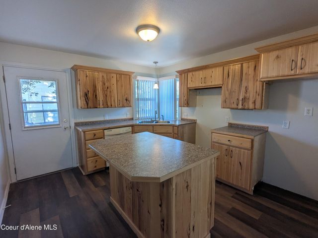 6 Maple AVE, Pinehurst, ID 83850