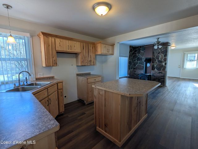 6 Maple AVE, Pinehurst, ID 83850