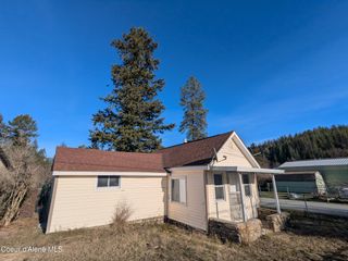 6 Maple AVE, Pinehurst, ID 83850