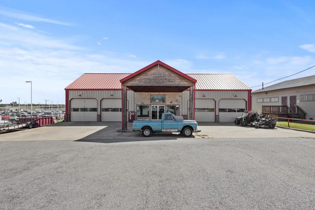 2411 Texoma Parkway, Sherman, TX 75090