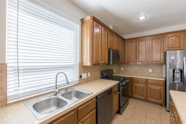 7909 Amesbury Lane, Rowlett, TX 75089