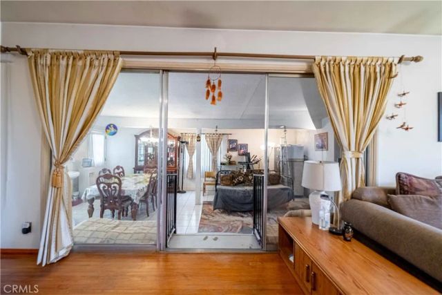 8531 Chimineas Avenue, Northridge, CA 91325