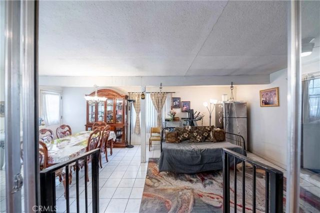 8531 Chimineas Avenue, Northridge, CA 91325