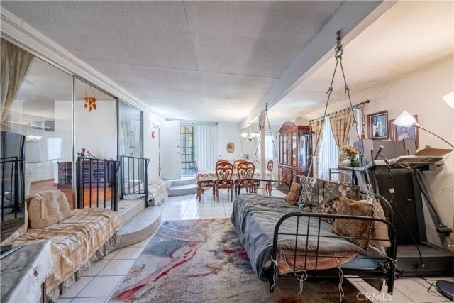 8531 Chimineas Avenue, Northridge, CA 91325