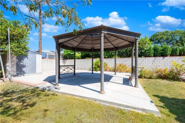 8531 Chimineas Avenue, Northridge, CA 91325