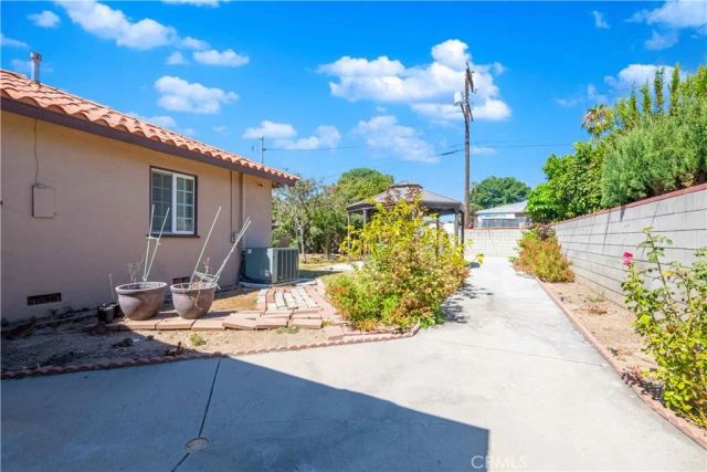 8531 Chimineas Avenue, Northridge, CA 91325