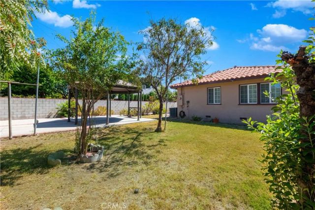 8531 Chimineas Avenue, Northridge, CA 91325