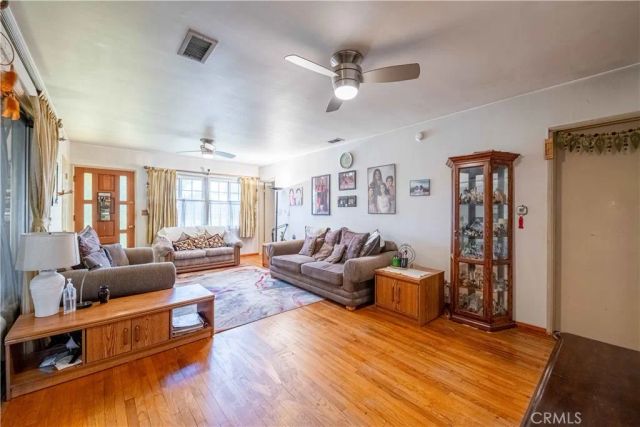 8531 Chimineas Avenue, Northridge, CA 91325