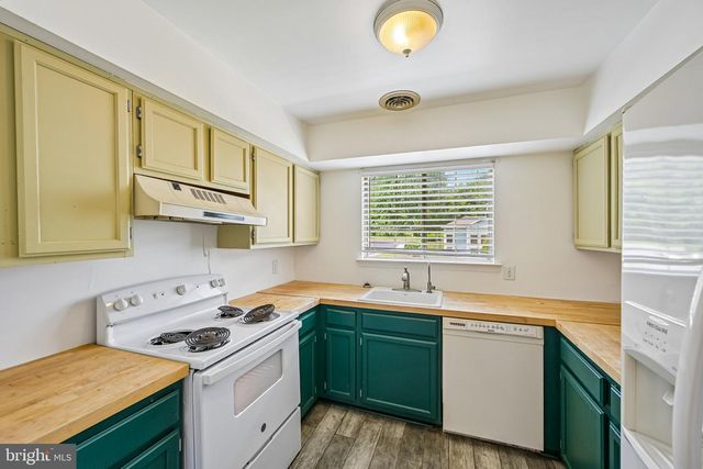 418 BROWN BRIAR CIR, Horsham, PA 19044