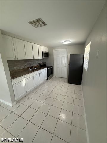 5458 Sholtz ST, Naples, FL 34113