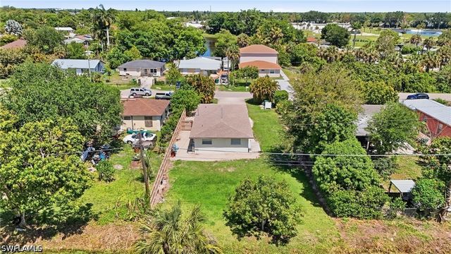 5458 Sholtz ST, Naples, FL 34113