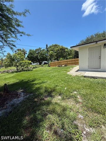 5458 Sholtz ST, Naples, FL 34113