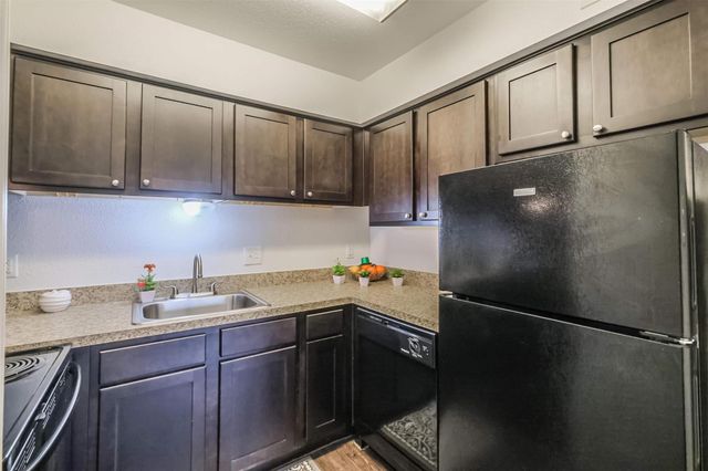5900 N Braeswood Blvd 245, Houston, TX 77074