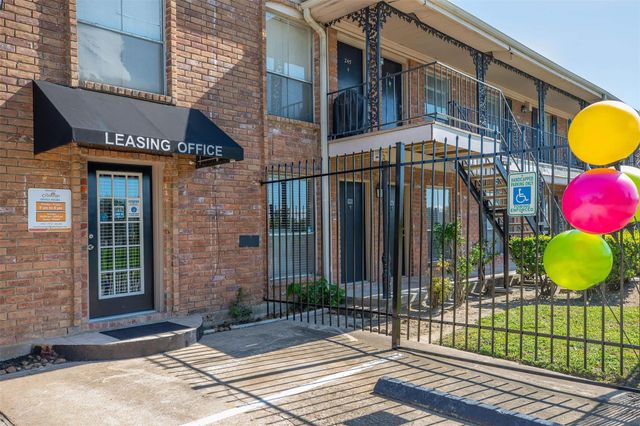 5900 N Braeswood Blvd 245, Houston, TX 77074