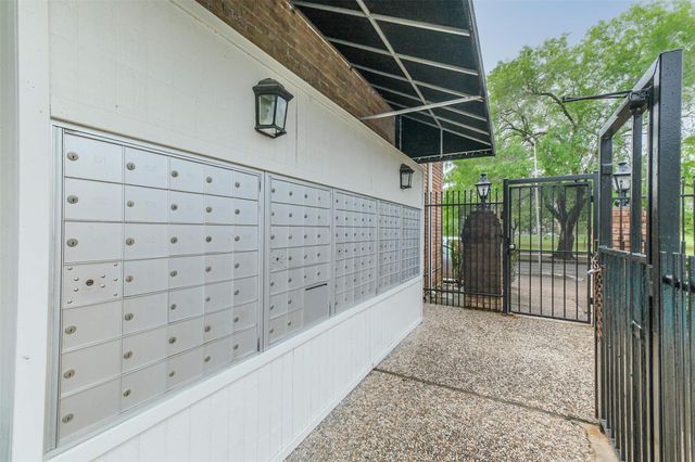 5900 N Braeswood Blvd 245, Houston, TX 77074