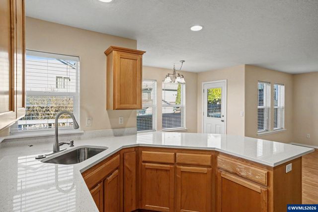 1669 Abbie Av SE, Salem, OR 97306