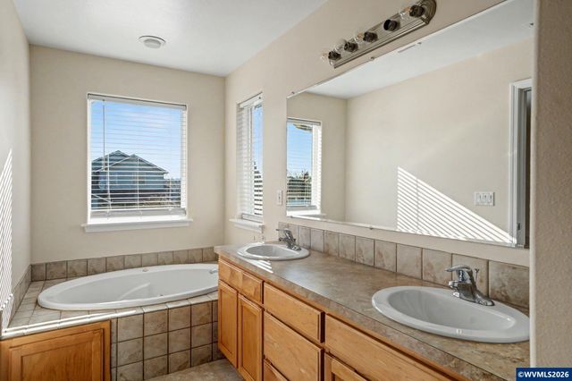 1669 Abbie Av SE, Salem, OR 97306