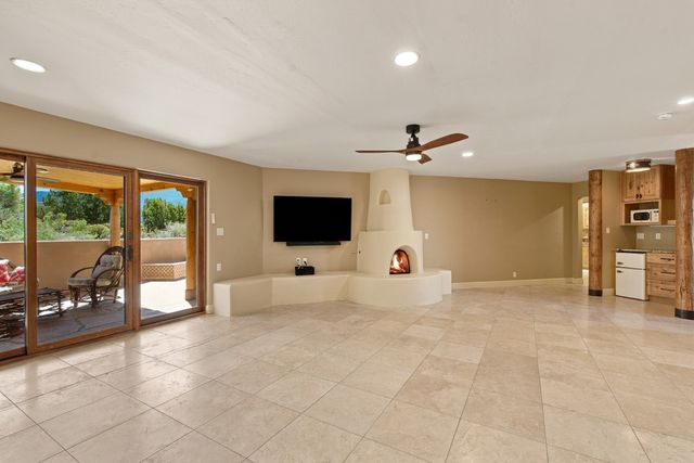 2 Lees Road, Placitas, NM 87043
