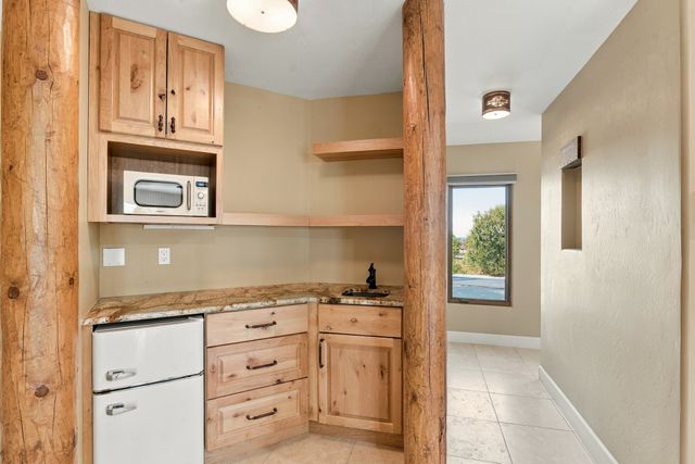 2 Lees Road, Placitas, NM 87043