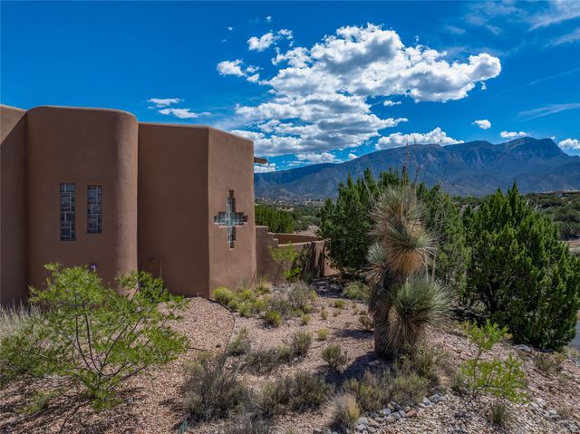 2 Lees Road, Placitas, NM 87043