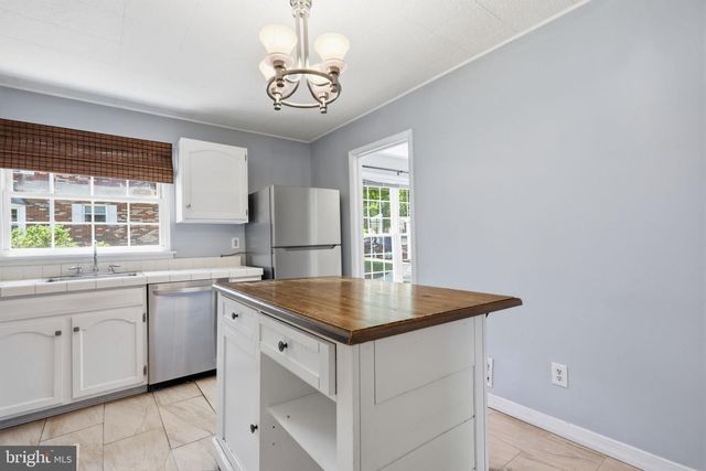 392 RUTGERS CT, Bensalem, PA 19020