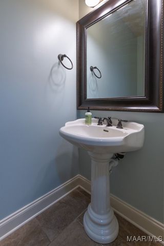 20 Green Laurel Cove, Elmore, AL 36025