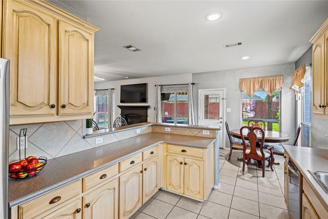 2715 Forest Lake Drive, Grand Prairie, TX 75052